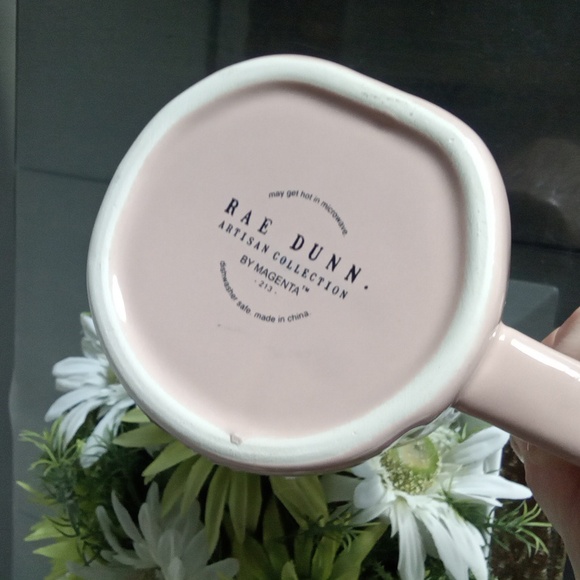 New🌈 Queen Bee Rae Dunn Ceramic Mug pink - Picture 4 of 5